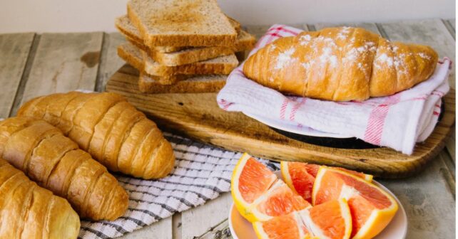 pane tostato e brioche calde